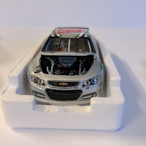 Dale Earnhardt Jr #88 Lionel NASCAR 1:24 Scale - Picture 3 of 14